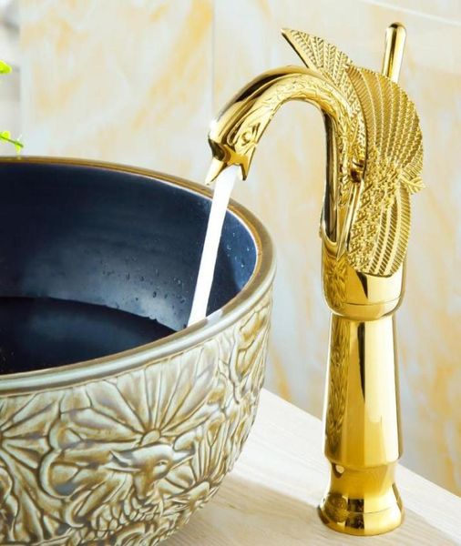 Rubinetto cigno d'oro Solido ottone con portata europea del rubinetto europeo lavatro singolo lavatro a forma di lavabo dorato Shinny Gold Color Basin A9828777567