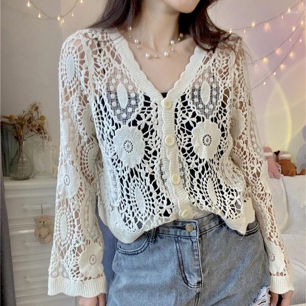 Frauenblusen sexy V-Ausschnitt Hollow-out Häkelspitzen-Strickjacken Frauen Frühling Sommer Langarmhemden Koreanischer Stil Mädchen Beige weiße Crop Top