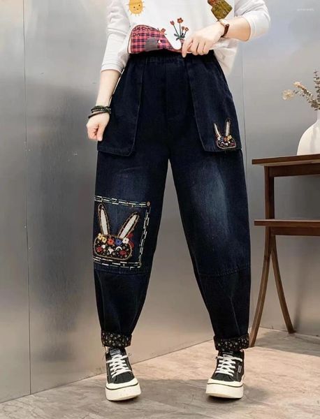 Женские джинсы довольно вышитая женщина осенняя эластичная эластичная талия вымытая обесцвеченные брюки Haren Женские карманы джинсовые брюки
