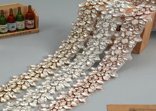 Rivestimento di strass di cristallo dal rivestimento da sposa intero a forma di cristallo a forma di rosa abiti da sposa con rosa con rosa cintura