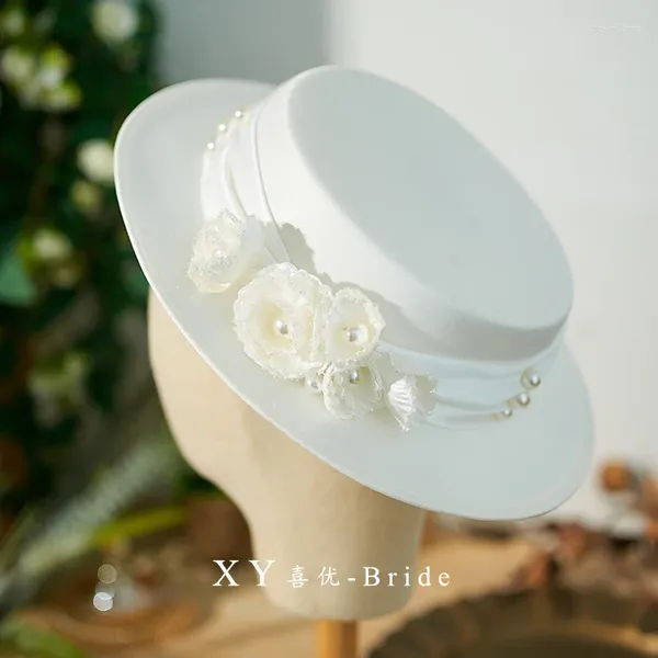 Boinas de luxo francês design de casamento branco chapéu de casamento broto de pérolas cetim fedoras mulheres elegantes partido de pó de tiro de fascinadores