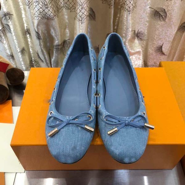 Tasarımcı Elbise Ayakkabı Kadın Ayakkabıları Loafers Louoiss VVIUITTONS Klasik İşlemeli Baskılı Bale Ayakkabıları Retro Metal Düğmeleri Deri Marka Oxford Rahat Ayakkabı.