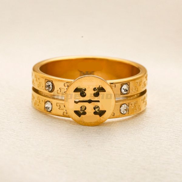 Designer de moda TB Ring Classic Design 18K anel de aço inoxidável com anel de diamante adequado para mulheres, homens, festas, desgaste diário e presente de casal
