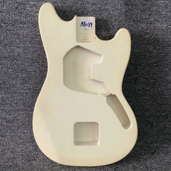 Cavi AB089 Crema Colore Jaguar Electric Guitar Codice a destra Elementi di marca in legno solido Prodotti