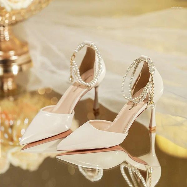 Sandálias 2024 Summer Street Fashion Ponto Toe Pearl Women's High Heel Slimming Slimming Party Wedding Bridal Dress Shoes