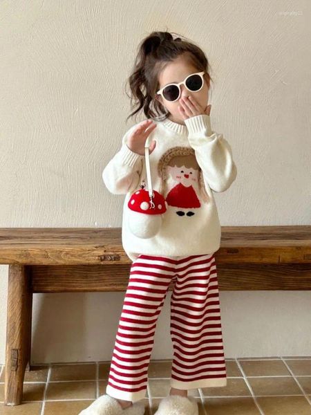 Set di abbigliamento 2024 Autunno per bambini Wear Edition Korean Edition Girl Boll Swool Strited Pantaling Set