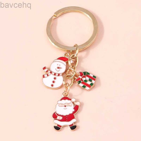 Keychains colhedas desenho animado Santa Claus Keychains esmalte o boneco de neve de natal Box Box Keyrings For Momen Homem Men Carregam Pingentes de Pingentes de Pingentes D240417