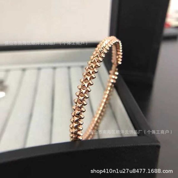 Design di alta qualità uomini e donne per bracciale online vendita online alto 18k oro lussuoso di lusso da donna alla moda da donna versatile si mutin con braccialetto originale