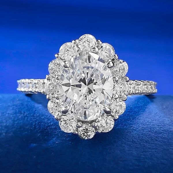 S925 Sterling Silber Ring 7 9mm Oval White Diamond Ice Flower Schnitt Hochzeit Womens European und American Style Mode 240417