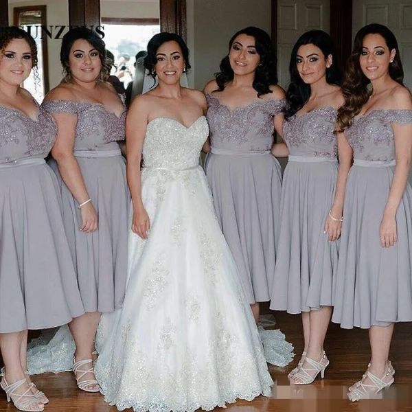 Короткие серебряные серо -серого платья подружки невесты