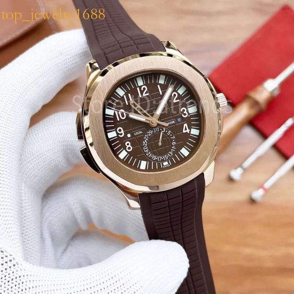 Top Fashion Automatic Mechanical Self Wicking Watch Männer Gold Sier Dial Klassiker zwei Zeitzonen Design Armbanduhren Gentlemen Casual Gummi -Gurtuhr 562e