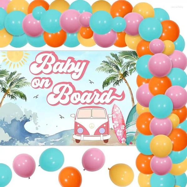 Party -Dekoration Surf Babyparty Dekor Mädchen an Bord Hintergrund rosa blaugrüne Ballonbogen zum Surfen