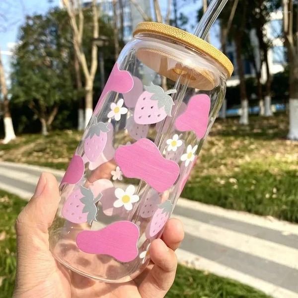 Weingläser 16oz rosa Erdbeer High Borosilicat Clear Trinkglas mit Bambusdeckel Custom Sticker Geschenke für Paare Freunde Familie