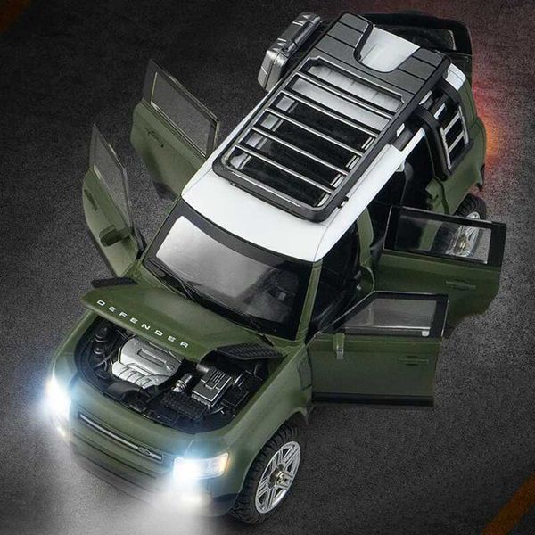 Auto modello Diecast Auto più recenti 1/24 2.4G 2402 RC Automotive 4WD Auto in lega di arrampicata Luci a led Luci a nebbia doppia flash Luci gira segnali inversa J240417