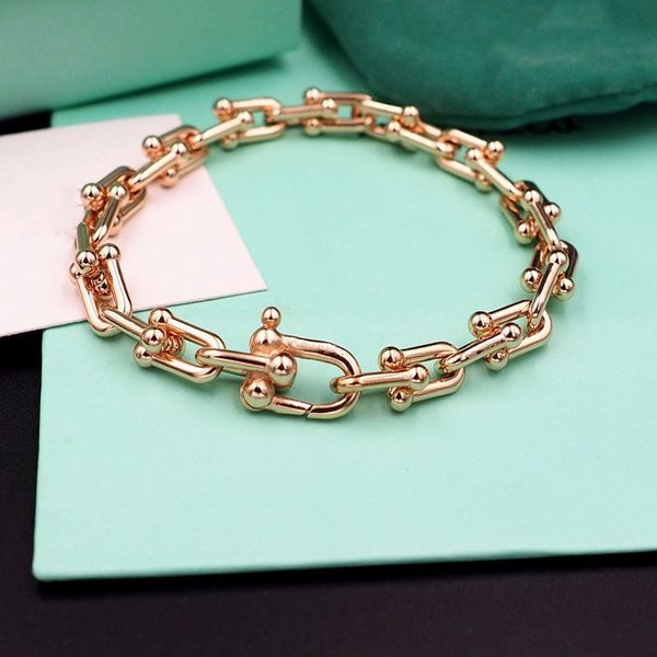 2022 Orecchini Collana braccialetti hardware Special Design Chain Men and Women Jewelry Gift PS 7202303S