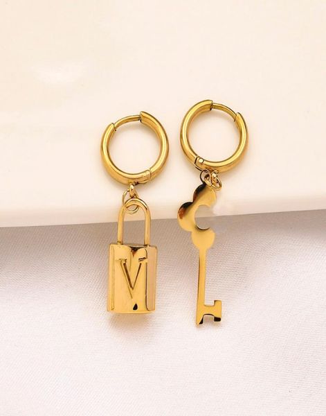 Charm Ohrringe Designer Lock Key Asymmetrische Ohrstolf Luxus Huggie Marke Frauen Gold plattiert Earring Hochzeitsfeier Schmuck Accessori3159781