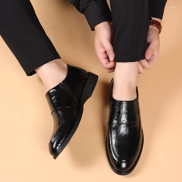 Elbise Ayakkabı 2024 Erkek Deri 38-44 Yumuşak taban Anti-Slip Kauçuk Loafers Adam Düz rahat yuvarlak ayak parmağı zapatillas hombre üzerinde kayar