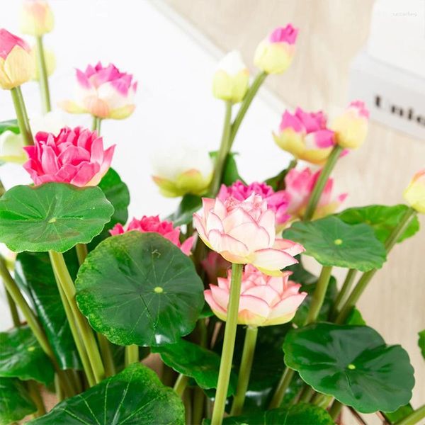 Flores decorativas Simulação Lotus Flor pequena planta verde el que decoração de prato de jantar