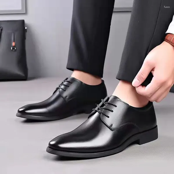 Vestido sapatos de moda moda preta de couro macio na primavera e outono masculino comercial masculino de uso formal casual