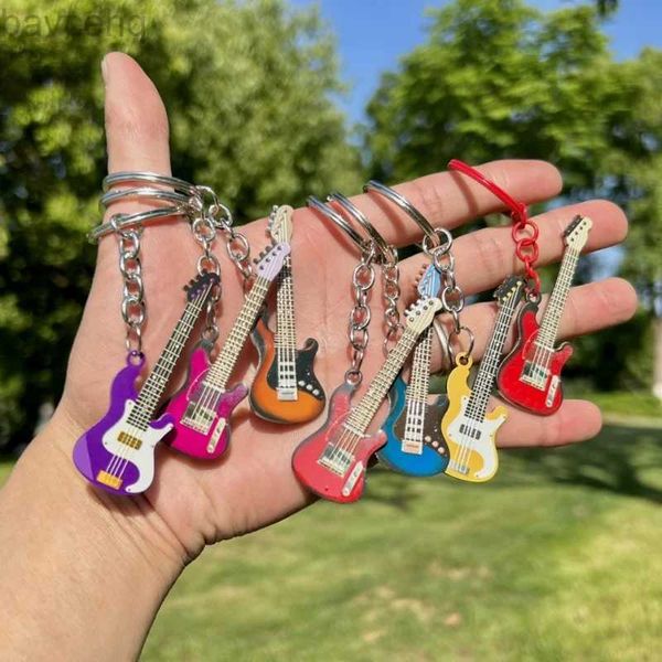 Keychains Lanyards 2023 neuer Gitarre Keychain süßer Bass Edelstahl Keyring für Mann Frauen Bag Anhänger Auto Key Ring Accessoires Musikliebhaber Geschenk D240417