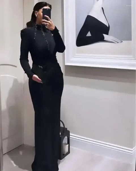 Partykleider Saudi -Arabien moderne schwarze Frauen Abendkleider bodenlange Abschlussball Schlüsselloch ein Schulterspitzenrobe Cocktailkleid