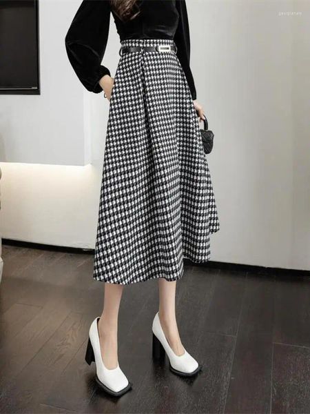 Röcke 2024 Herbst Winter Women's Retro Black White Plaid Party Langer eleganter Streetwear Mode High Taille Slim A-Line Rock