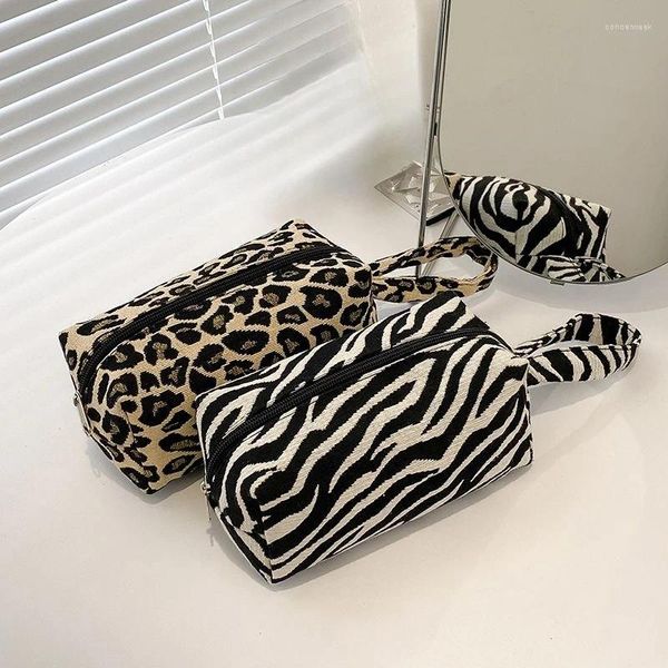 Kosmetiktaschen Berki Star Leopard Print Make -up -Tasche für Frauen große Kapazität Leinwand Reisen Toilettenzubehör Organizer