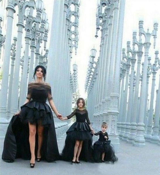 Moderne schwarze hohe Mutter- und Tochter -Abschlussballkleider für Brautparty mit Ärmeln Tulle Tiers Rock formelle Abendkleider566661808931263