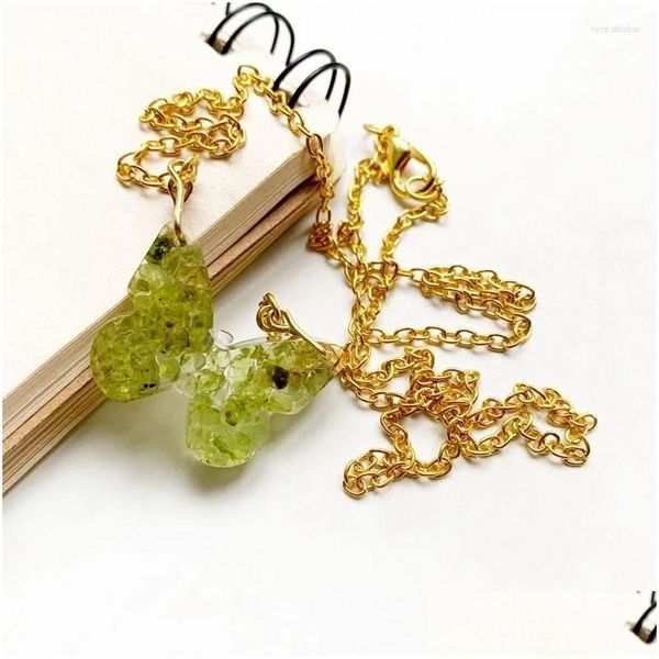 Colares pendentes de colar de pedra de pedra de olivina natural Colar de energia de energia inseto Butterfly Peridot Cristal Chips Orgonite 1pc Drop Delive Dhinj