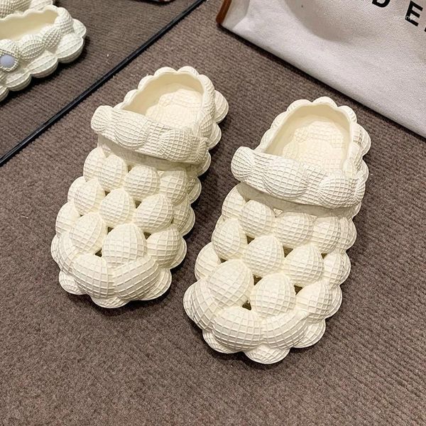 Pantofole Fashion Massage Mesh Slipper 2024 TrendslipperpeAnutslippersfeMale Summer Men