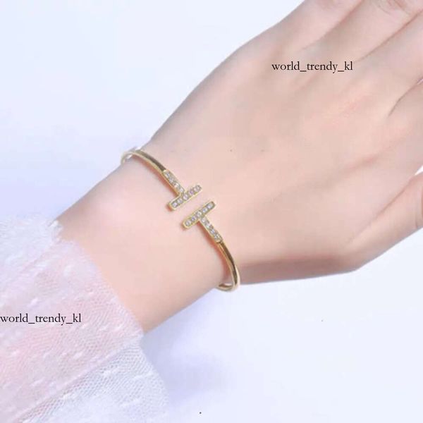 Designer de alta qualidade Bracelete de moda de luxo Double t feminino Eletroplating Rose Gold White Fritillaria Full Forma em forma de diamante Live Broadcast Tiffanyjewelry 376