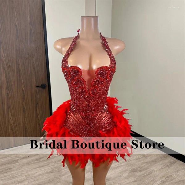 Abiti per feste sexy diamanti rosso scintillante Abito da ballo corto Halter Glitter cristalli di rinestone per tallone piume di laurea di laurea Coctail