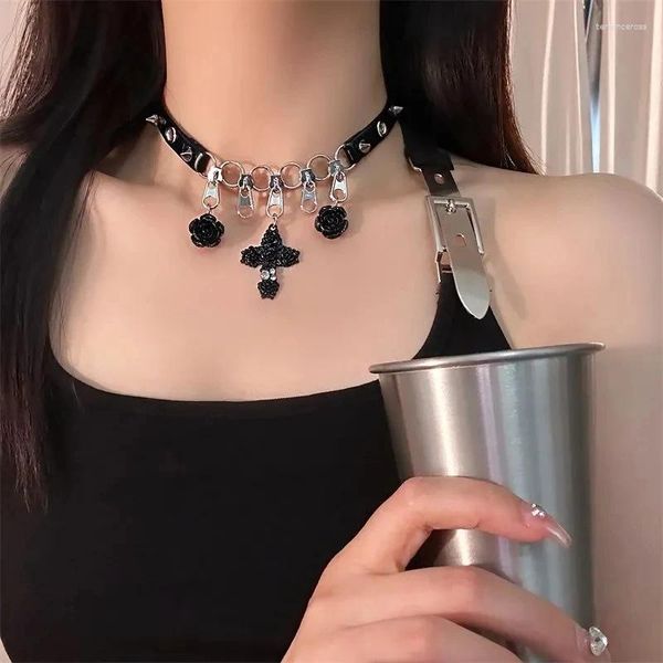 CHOKER FODE ROTPER ROSE CUTOUT übertriebene Persönlichkeit Patchwork Halskette Gothic Black Leder Frauen Juwely Accessor