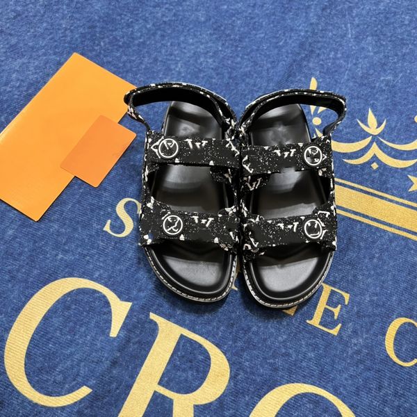 Sandals de grife de designer Summer New Women Fashion Brand Leather Roman Platform Sports Beach VVshoes Velcro Shoppers 35-42 Sapatos