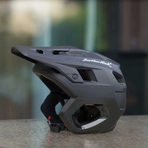 Caschi Caschi da arrampicata Pemila Nuova Casco da 3/4 Bike Half Ehft Bike Mountain Bike Gace integrato Protezione per le orecchie integrata OFF STRADA Skateboard timone