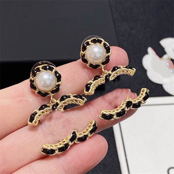 Gold Stup Earring Chanells Woman Designer di lusso gioielli Women Classics C Logo Hoop Crystal Pearl Orecchini 78