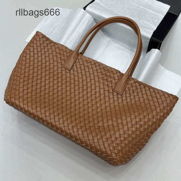 Tote Womens grande bolsa Bottegaas Cowhide Ha Totes Bags venetas 2024 Mulheres Novo ombro de tecido de cabine com qualidade de alta capacidade de qualidade UITM