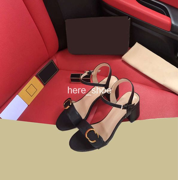 Designers Heels Luxurys Sapatos para mulheres vestidos Sandálias de salto sólido clássicas Sapas versáteis de festas