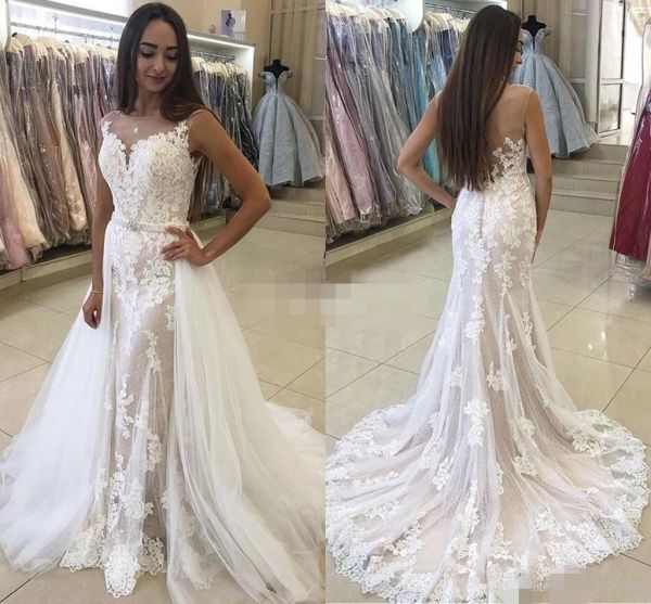 Wunderschöne Meerjungfrau Eine Linie Brautkleider Spitze Applikat Sheer Neck Kristallband abnehmbarer Zug Überdringstrand Hochzeit Brautkleid