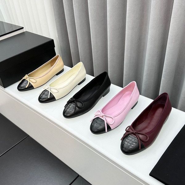 Tasarımcı Elbise Ayakkabı Kadın Resmi Ayakkabılar% 100 Deri Mektup Yay Bale Dans Ayakkabı Kadın Düz Tekne Ayakkabı Lady Çürütme Tembel Loafers Boyut 34-38-42 Orijinal Deri Sole YENİ