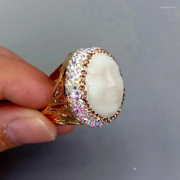 Küme halkaları yygem 25mm Beyaz Deniz Kabuğu Oyma Yüz Halkası Kristal Pave Altın Kaplama Ayarlanabilir Moda Takı