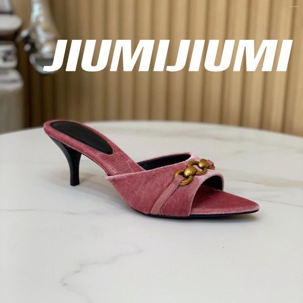 Pantofole 2024 jiumijiumi est estate in velluto fatto a mano tacco da gattino a punta da gattina metallo decorazioni decorazioni da stiletto bota femminina