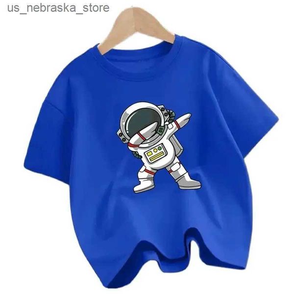 T-shirt 2024 Abbigliamento estivo per ragazzi in età prescolare Childrens Cotton T-shirt a maniche corte a maniche corta dab astronauta per bambini divertente top top q240418