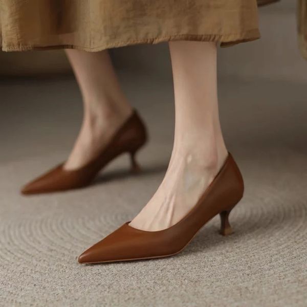 Luxuspumpen Schuhe für Frauen Heeled Woman Medium Heel Stiletto Heels High Sandal Party Office Elegant braun kleiner Absatz sexy 240321