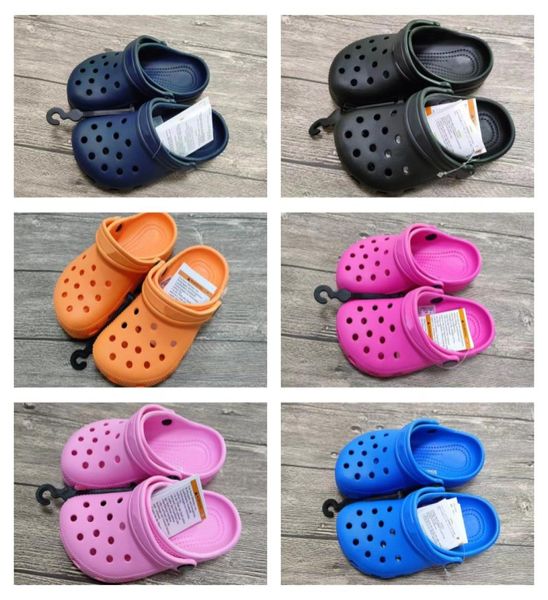 Designer klassische Sandalen Kinder Kinder verstopfen rosa blaue Jungen Mädchen Schnalle Pantoffeln Croos Slides Kleinkinder Säuglinge Schwarz Weiß wasserdichte Outdoor -Strandschuhe 7165884