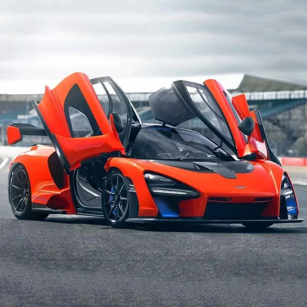 Arabalar Diecast Model Araba 132 McLaren Senna Alaşım Spor Otomobil Modeli Diecasts Metal Oyuncak Araçlar Araba Modeli Simülasyon Sesi ve Işık Colle1