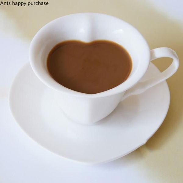 Becher Europäischer Stil Keramik ausgefallene herzförmige Kaffeetasse und Untertassen Set Pure White Comma Tea Creative Utensils2720