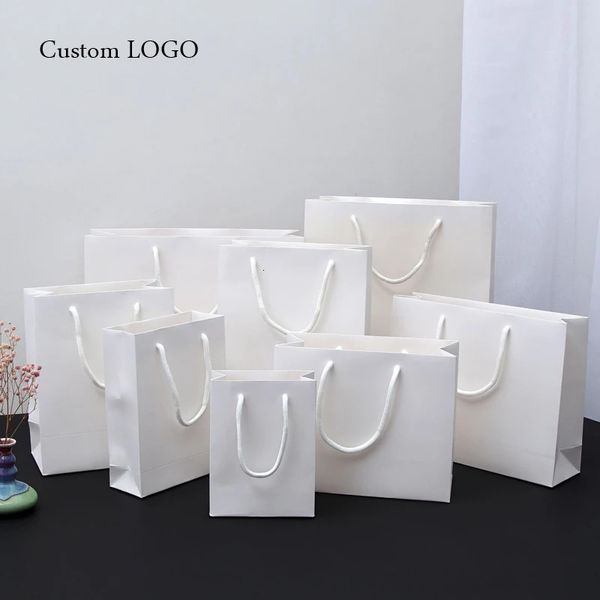 10pcs weiße Geschenktüte für Hochzeit Geburtstag Weihnachtsfeier Custom Clothing Cosmetics Produkt Verpackungstasche Papierhandtasche 240416