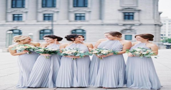 Vestidos de dama de honra longa e elegante de lilás 2019 Halter pescoço prega de chiffon sem mangas de tamanho vintage de casamento de casamentos de casamento pares pare49995427