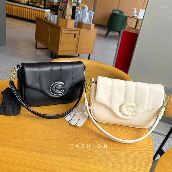 Omuz çantaları moda lüks tasarımcı 2024 crossbody bayanlar pu deri işe gidip gelme sıradan sokak mektubu tote basit zarif çanta